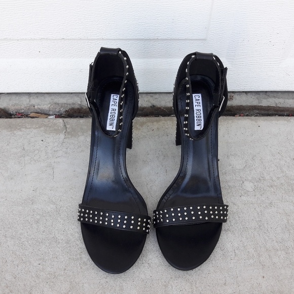 Cape Robbin - Picture 2 of 3